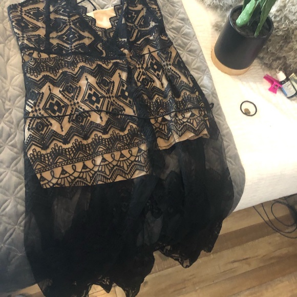 Black Lace Gown. Perfect condition - Picture 4 of 4